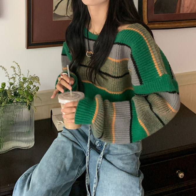 Grunge Aesthetic Crop Sweater - Vedlit
