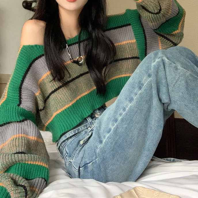Grunge Aesthetic Crop Sweater - Vedlit