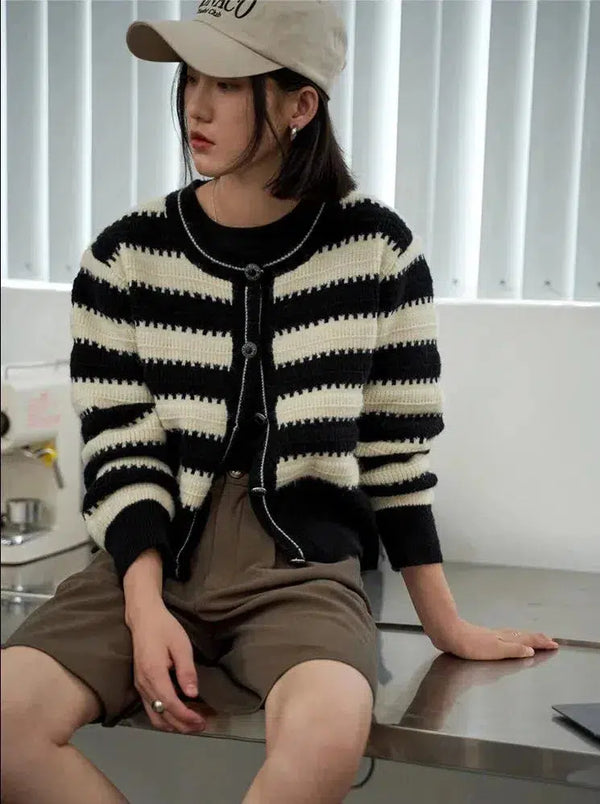 Striped Button Up Cardigan - Vedlit