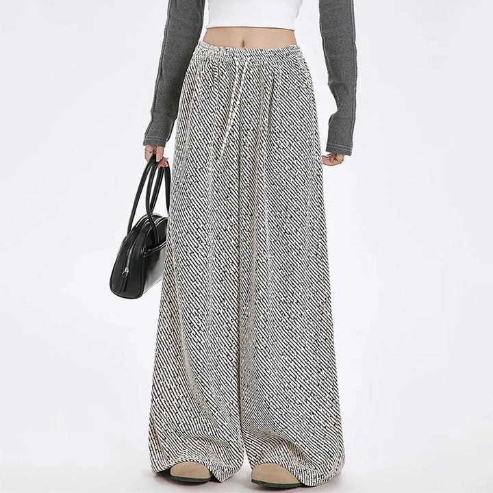 Less Conversation Wide-Leg Pants - Vedlit