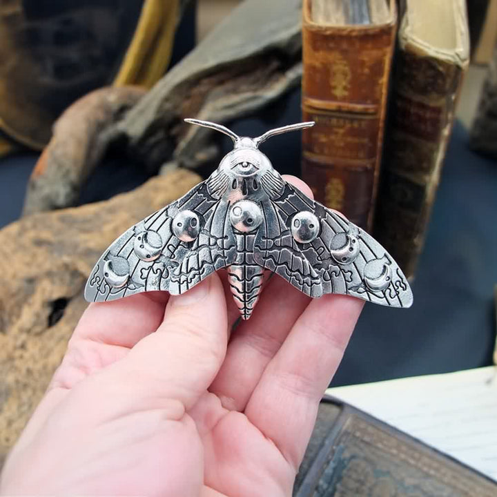 Gothic Evil Eye Moth Hair Clip - Vedlit