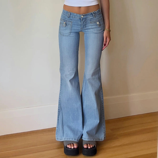 Y2K Light Wash Low Rise Flare Jeans with Pocket Detail - Vedlit