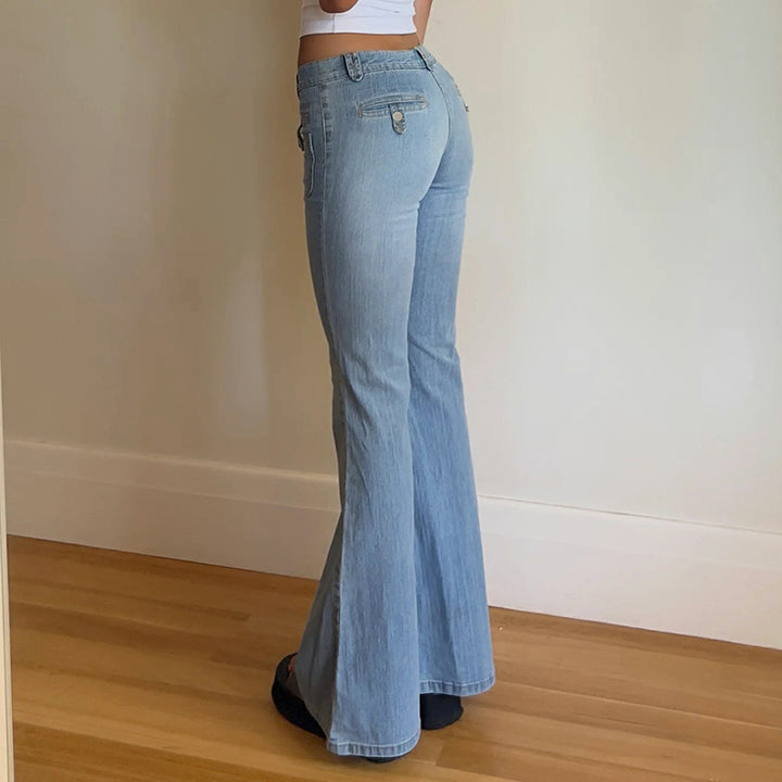 Y2K Light Wash Low Rise Flare Jeans with Pocket Detail - Vedlit